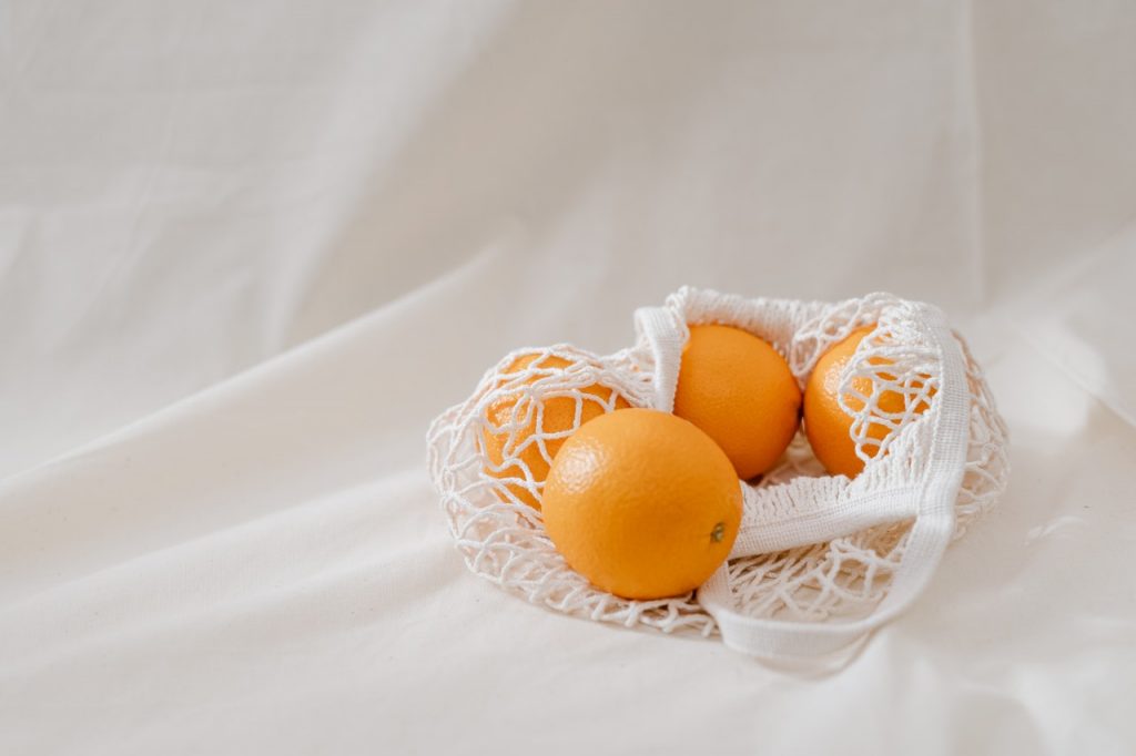 Oranges in a reusable fruit bag