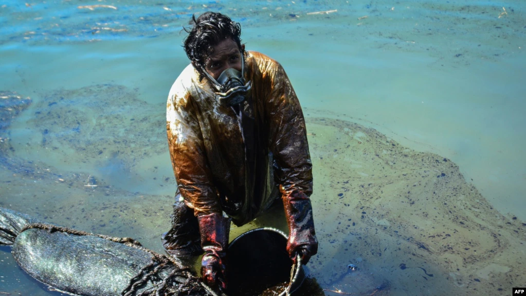 Environmental disasters in countries like Mauritius should be aided using funding from the corporations responsible for creating them.