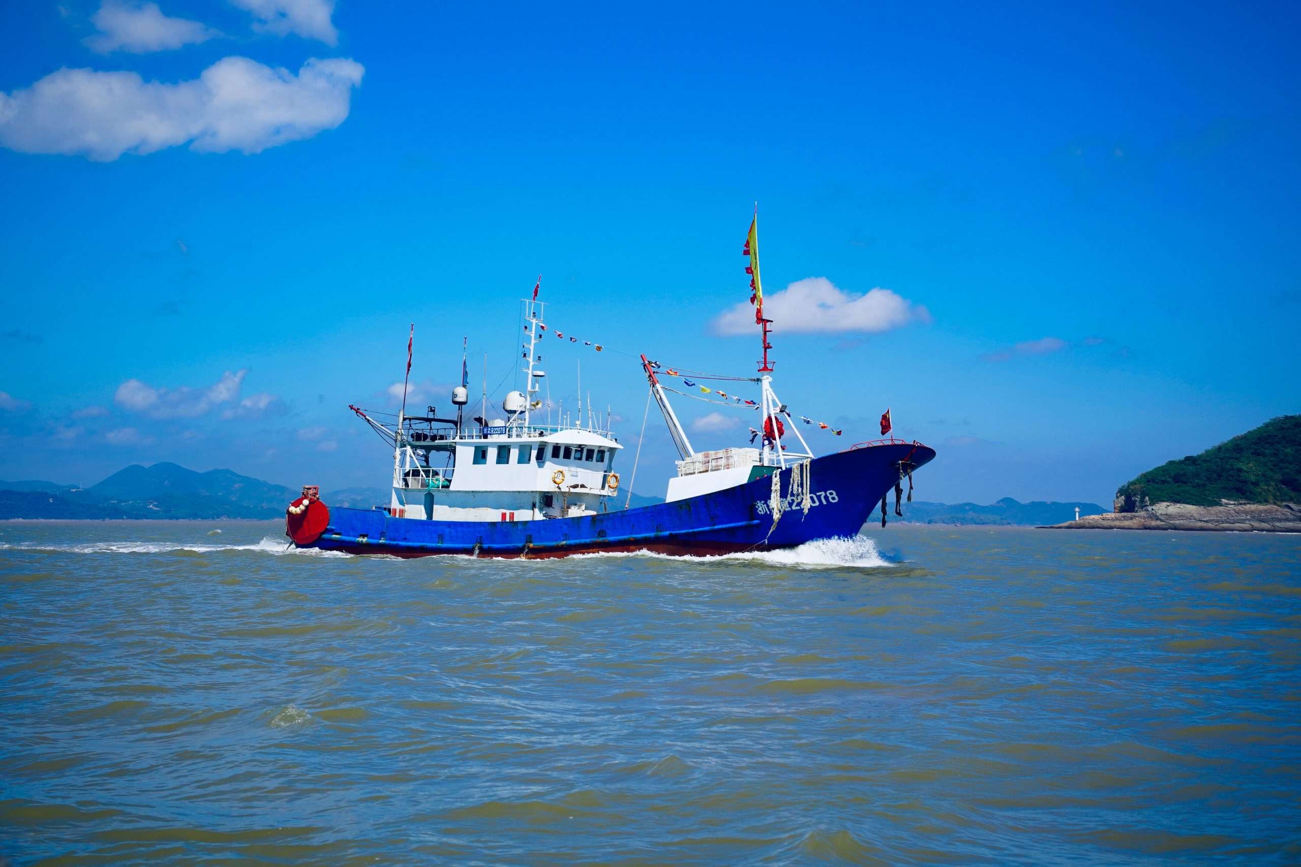 How do business models in the fishing industry compare to other industries in terms of sustainability?